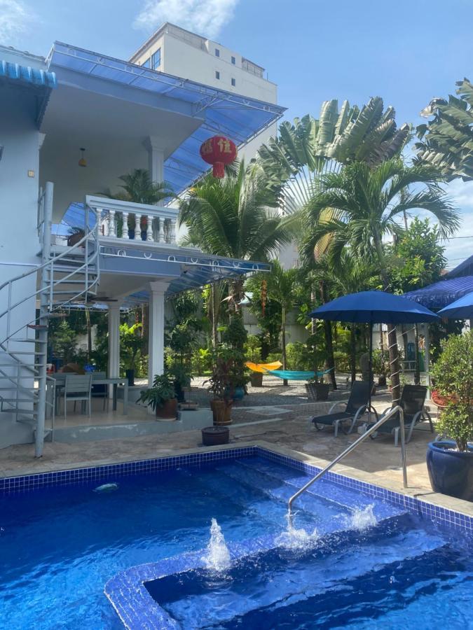 Hostal Blue Lagoon *