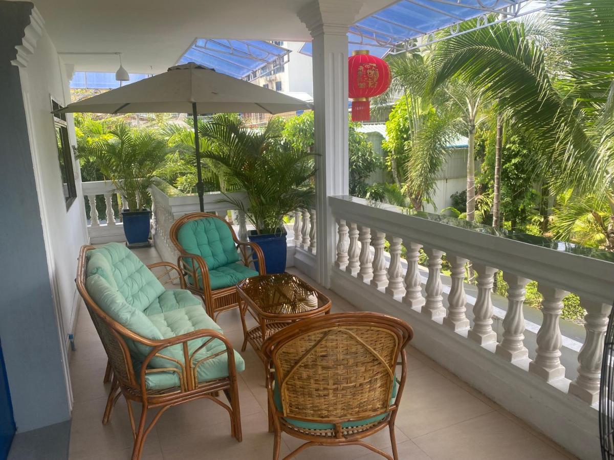 Blue Lagoon Hostel *