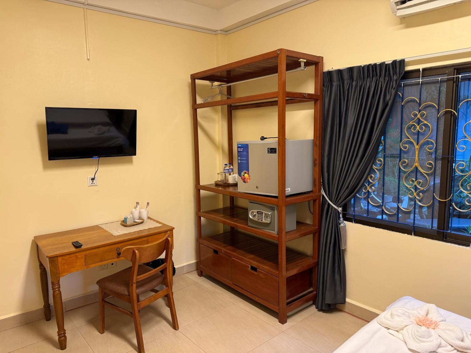 Blue Lagoon Hostel *